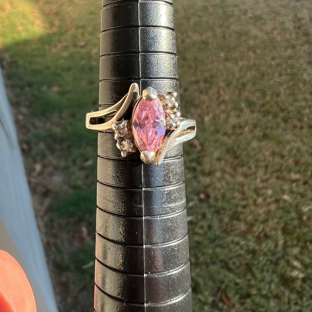 Elegant Sterling Silver and Pink Gemstone Ring stamped 925 - Picture 2 of 10